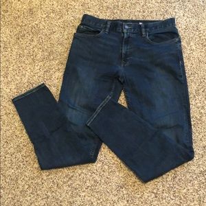 BANANA REPUBLIC—men’s tapered jeans